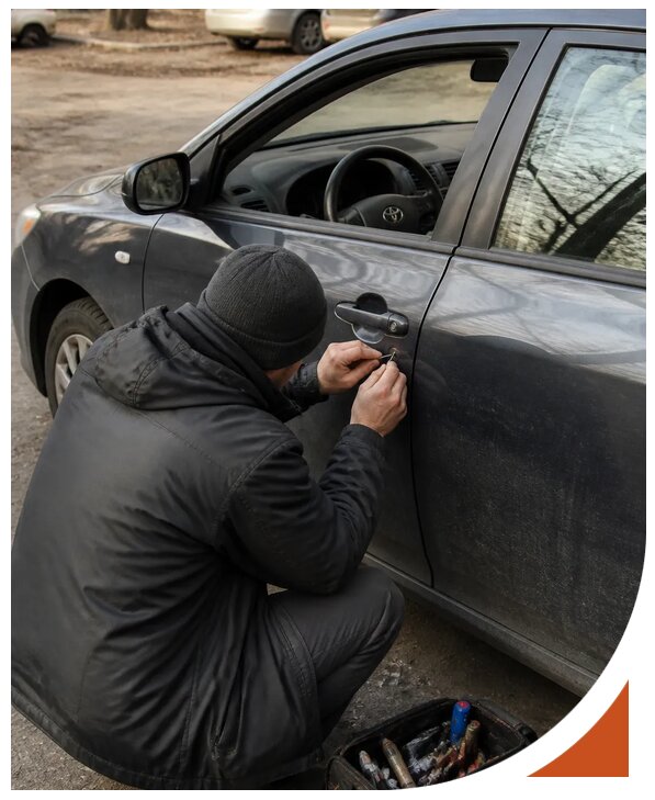 Профессиональное вскрытие автомобиля Тойота без повреждений в Новомосковске